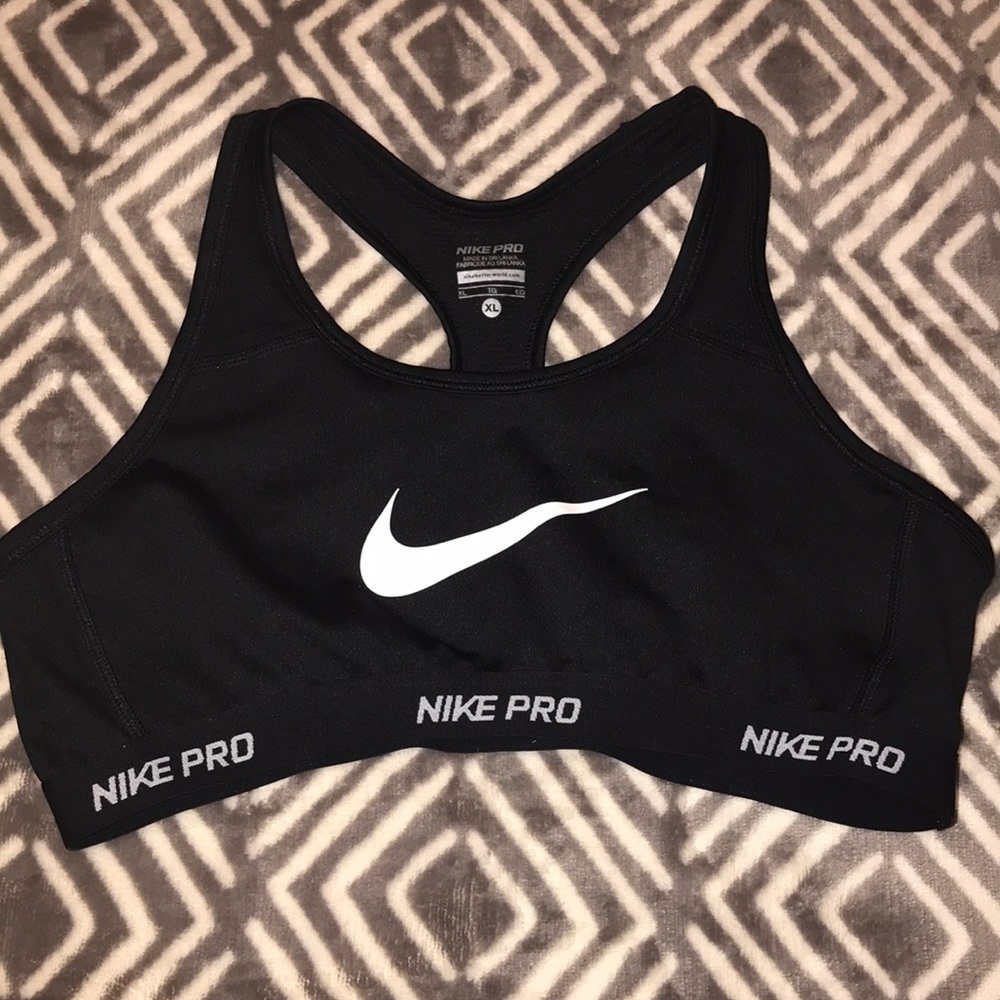 YOUTH XL/ADULT S nike unlined sports bra